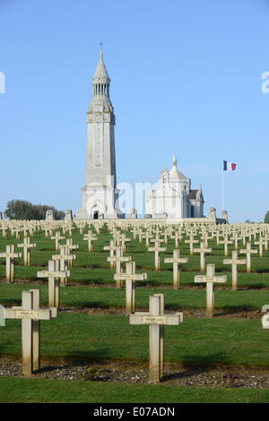 Notre Dame de Lorette, cimetière de guerre français à Ablain-Saint-Nazaire/France (Nord-Pas-De-Calais), photo prise le 22th, avril 2014 Banque D'Images