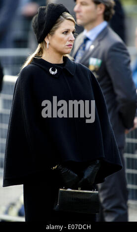 4 mai, 2014 - Amsterdam, Pays-Bas - 4-5-2014 AMSTERDAM - Reine Roi Willem-Alexander et maxima à l'wearth cérémonie de pose (Dodenherdenking) au mémorial de la DEUXIÈME GUERRE MONDIALE au monument op de Dam à Amsterdam. Koning Willem-Alexander en Koningin MÃ xima¡lire les 4 zijn mei aanwezig bij de Nationale Herdenking à Amsterdam (Image Crédit : © Robin Utrecht/NurPhoto ZUMAPRESS.com) / Banque D'Images