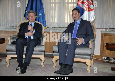 Belgrade, Serbie. 5 mai, 2014. Stefan Fuele (L), Commissaire européen à l'élargissement et de la politique européenne de voisinage, des entretiens avec le Premier ministre serbe, Aleksandar Vucic (R) à Belgrade, en Serbie, le 5 mai 2014. Fuele a déclaré lundi que l'UE soutient les réformes sur le chemin d'adhésion de la Serbie à l'adhésion à l'UE. © Wang Hui/Xinhua/Alamy Live News Banque D'Images