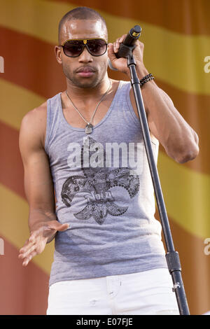 La Nouvelle-Orléans, Louisiane, Etats-Unis. 4 mai, 2014. TROMBONE SHORTY (aka TROY ANDREWS) il se produit avec son groupe, Trombone Shorty & Orleans Avenue, de Nola Jazz Fest de La Nouvelle-Orléans, Louisiane © Daniel DeSlover/ZUMAPRESS.com/Alamy Live News Banque D'Images
