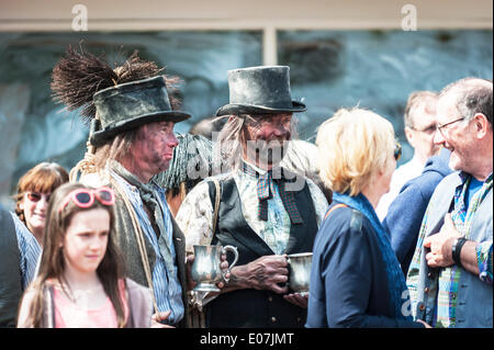 Rochester, Kent, UK. 5 mai, 2014. Personnages ramoneur à discuter avec les gens aux socs Festival à Rochester, Kent, UK. Photographe : Gordon 1928/Alamy Live News Banque D'Images