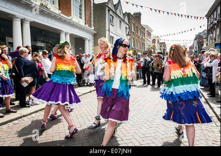 Rochester, Kent, UK. 5 mai, 2014. Les Sweeps Festival à Rochester, Kent, UK a lieu à Rochester au cours de la Banque mondiale mai week-end de vacances. Le festival recrée la joie et le rire dont jouissent les ramoneurs sur leurs vacances. Le festival, avec sa musique et danse, est devenu un des plus importants festivals de mai en Europe. Photographe : Gordon 1928/Alamy Live News Banque D'Images