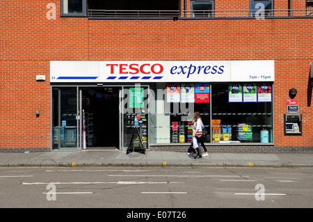 Magasin Tesco Express ,Nottingham, Royaume-Uni. Banque D'Images