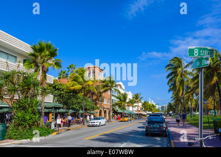 Ocean Drive à 8th Street, South Beach, Miami Beach, Florida, USA Banque D'Images