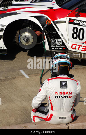 Rockingham, Northampton, Royaume-Uni. 5e mai 2014. La sextuple champion cycliste Sir Chris Hoy a pris part à sa deuxième course dans le British GT Championship. Les deux heures de course a eu lieu à l'hippodrome de Rockingham dans le Northamptonshire. Sir Chris est au volant d'une Nissan GT-R Nismo GT3. Credit : Bigred/Alamy Live News Banque D'Images