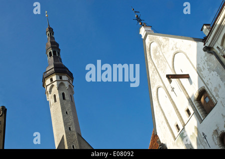 Tour de ville de Tallinn et Merchants House Banque D'Images