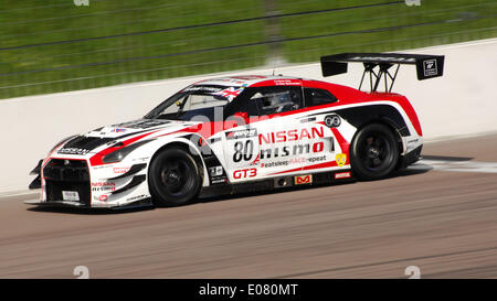 Rockingham, Northampton, Royaume-Uni. 5e mai 2014. La sextuple champion cycliste Sir Chris Hoy a pris part à sa deuxième course dans le British GT Championship. Les deux heures de course a eu lieu à l'hippodrome de Rockingham dans le Northamptonshire. Sir Chris est au volant d'une Nissan GT-R Nismo GT3. Credit : Bigred/Alamy Live News Banque D'Images