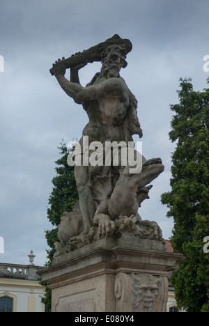 La lutte contre le dragon, Hercules Pałac Branicki (Branickich's Palace), Białystok (Bialystok), Podlasie, l'est de la Pologne Banque D'Images