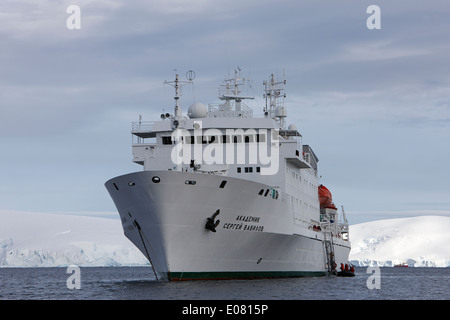 Akademik sergey vavilov en navire de recherche russe port lockroy antarctique Banque D'Images