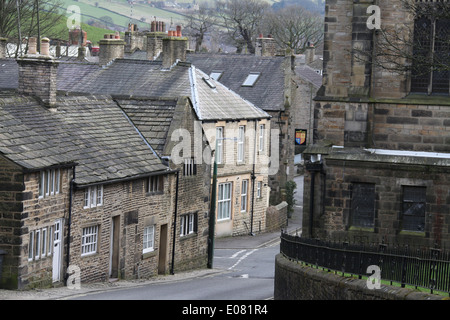 La rue de l'église au sud, dans le Derbyshire Peak District Ville de Glossop Banque D'Images