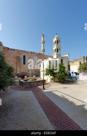 Vue du Monastère dominicain San Nicolo clocher Église d'Agios Nikolaos Chania Crète Grèce Le minaret Banque D'Images