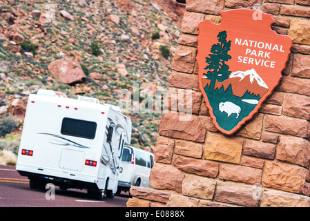 Parcs nationaux américains RV voyage. National Park Service de protection. Entrée du Parc national de Zion. Banque D'Images