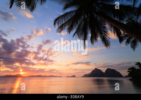 Philippines, Palawan, El Nido, Bay, Marimegmeg Beach (Las Cabanas Beach) Banque D'Images