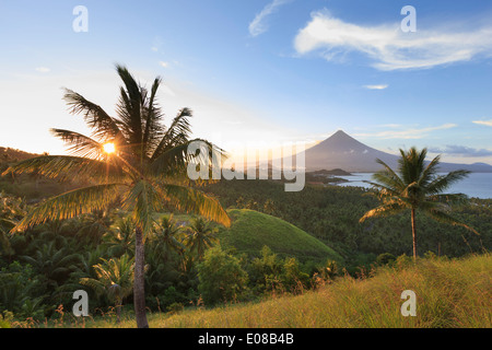 Aux Philippines, dans le sud-est de Luzon, Bicol, volcan Mayon Banque D'Images