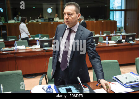 Bruxelles, Bxl, Belgique. 6 mai, 2014. Le ministre grec des Finances Yannis Stournaras au début de la réunion des ministres des Finances de l'Ecofin à l'administration centrale du Conseil de l'UE à Bruxelles, Belgique le 06.05.2014 par Wiktor Dabkowski : Wiktor Dabkowski Crédit/ZUMAPRESS.com/Alamy Live News Banque D'Images