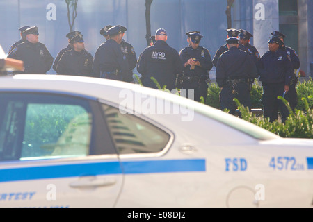 D'information du matin, les policiers du NYPD à New York City. Banque D'Images