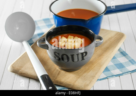 Soupe aux Tomates avec croûtons Banque D'Images