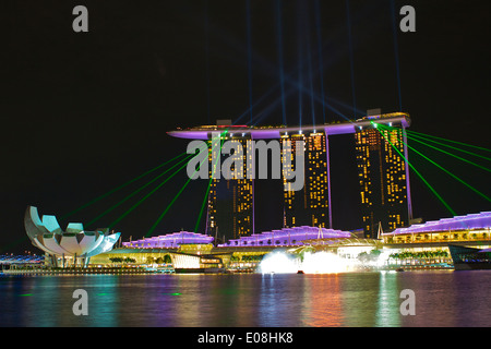 Marina Bay, Singapour spectacle laser. Banque D'Images