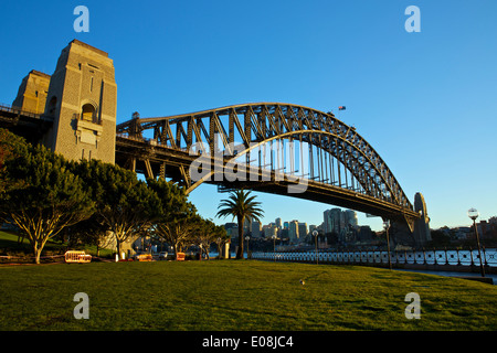Sydney Harbour Bridge après le lever du soleil Banque D'Images