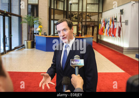 Bruxelles, Bxl, Belgique. 6 mai, 2014. Ministre des finances britannique, George Osborne, parle à la presse après la réunion des ministres des Finances de l'Ecofin à l'administration centrale du Conseil de l'UE à Bruxelles, Belgique le 06.05.2014 par Wiktor Dabkowski : Wiktor Dabkowski Crédit/ZUMAPRESS.com/Alamy Live News Banque D'Images