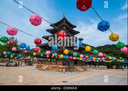 Lanternes colorées dans le complexe du Temple Beopjusa, Corée du Sud, Asie Banque D'Images