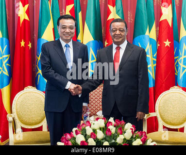 Addis Abeba, Ethiopie. 6 mai, 2014. Le Premier ministre chinois Li Keqiang (L) se réunit avec le Président éthiopien Mulatu Teshome à Addis-Abeba, Ethiopie, le 6 mai 2014. © Wang Ye/Xinhua/Alamy Live News Banque D'Images