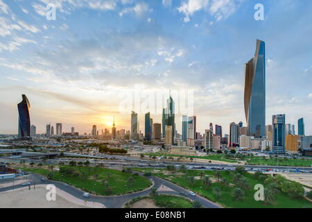 Portrait de la ville moderne et central Business district, la ville de Koweït, Koweït, Moyen-Orient Banque D'Images