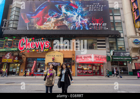 Une affiche publicitaire de la ''extraordinaire Spider-Man 2' film est vu dans Times Square à New York Banque D'Images