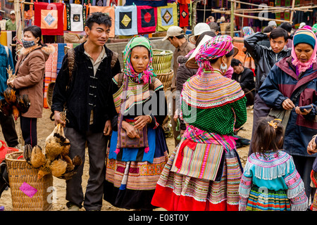 Flower Hmong au marché du dimanche de Bac Ha, province de Lao Cai, Vietnam Banque D'Images