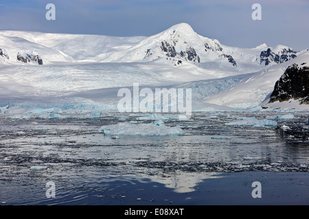 Dans la baie du glacier d'Hotine deloncle le Canal Lemaire Antarctique Terre de Graham Banque D'Images