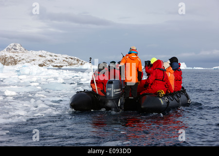 Expédition antarctique zodiac driving tour brash pack la glace de mer antarctique cierva cove Banque D'Images