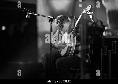 Bellurgan,Parc,Irlande Dundalk,4 mai 2014, un musicien avec John Spillane joue à 'Vantastival' dans Bellurgan Park le 4 mai Banque D'Images