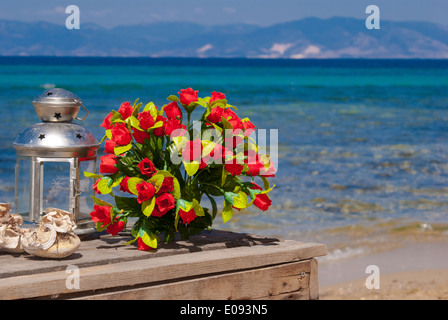 Mariage bouquet de roses sur la plage Banque D'Images