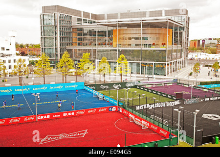 Vue sur le Brent Civic Center et bibliothèque de Wembley, London Borough of Brent, London, Angleterre, Royaume-Uni Banque D'Images