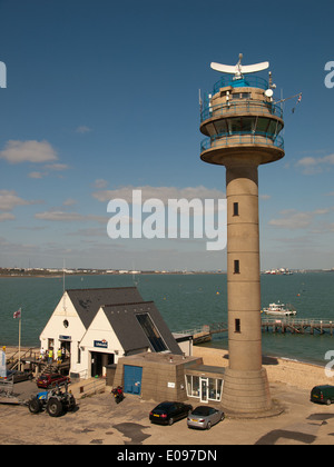 Tour de garde-côtes et Calshot Southampton Hampshire Angleterre station de sauvetage UK Banque D'Images