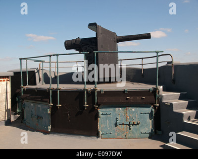 Fusil en haut de Château Calshot Southampton Hampshire England UK donnant sur l'eau et le Solent Banque D'Images