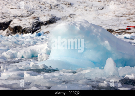 Pack de formation de glace de mer impétueuse ensemble à l'approche de l'hiver antarctique cierva cove Banque D'Images