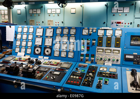 Salle de contrôle à bord du navire de recherche russe akademik sergey vavilov en mer Banque D'Images