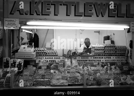 Les bouchers boutique au marché Grainger, Newcastle-upon-Tyne, Tyne et Wear Banque D'Images