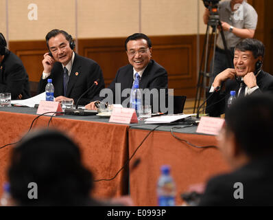 Addis Abeba, Ethiopie. 6 mai, 2014. Le Premier ministre chinois Li Keqiang (C) participe à l'économie, du commerce sino-africain et de la culture Table ronde à Addis-Abeba, Ethiopie, le 6 mai 2014. © Li Xueren/Xinhua/Alamy Live News Banque D'Images