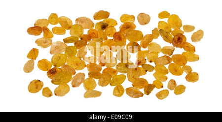 Raisins dorés isolé sur fond blanc