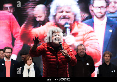 Palerme, Sicile, Italie. 6 mai, 2014. Palerme, 6 mai 2014 -- Beppe Grillo, leader du Movimento 5 Stelle, Mouvement cinq étoiles, tenant un discours à Palerme durant la campagne pour le prochain rallye 2014 Élections européennes. Credit : Guglielmo Mangiapane/NurPhoto ZUMAPRESS.com/Alamy/Live News Banque D'Images