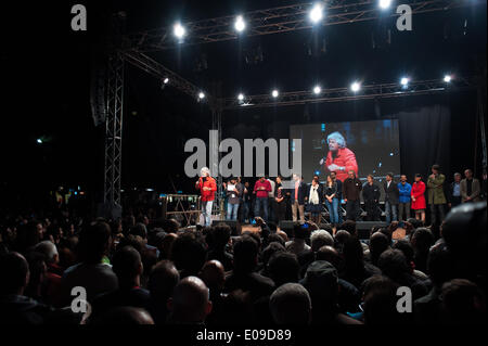 Palerme, Sicile, Italie. 6 mai, 2014. Palerme, 6 mai 2014 -- Beppe Grillo, leader du Movimento 5 Stelle, Mouvement cinq étoiles, tenant un discours à Palerme durant la campagne pour le prochain rallye 2014 Élections européennes. Credit : Guglielmo Mangiapane/NurPhoto ZUMAPRESS.com/Alamy/Live News Banque D'Images