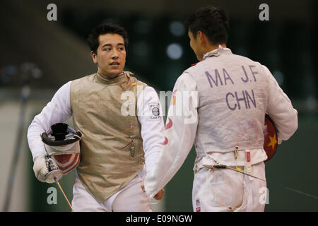 Gymnase du Parc Olympique Komazawa, Tokyo, Japon. 4 mai, 2014. (L-R) Gerek Meinhardt (USA), Ma Jianfei (CHN), 4 mai 2014 - Escrime : le prince Takamado Trophy escrime fleuret masculin GP Coupe du Monde 2014 match final entre Gerek Meinhardt 15-14 Ma Jianfei à Komaza Banque D'Images