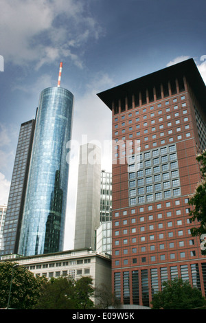 La tour principale est un 56 étages, à 200 m (656 ft) gratte-ciel dans la Innenstadt de Francfort, Allemagne. Banque D'Images