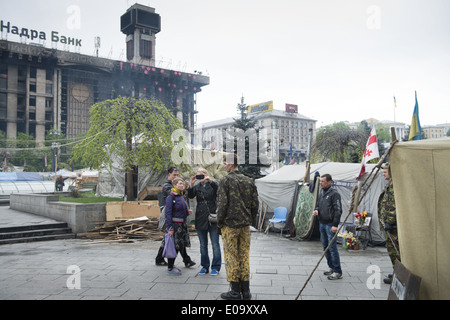 Avril 2014 à Maidan Nezalezhnosti (Майдан Незалежності : Ukrainien [maɪ̯dˈan ɛʒnosci nezal'],, Kiev, Ukraine. Banque D'Images