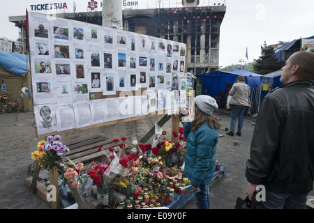 Avril 2014 à Maidan Nezalezhnosti (Майдан Незалежності : Ukrainien [maɪ̯dˈan ɛʒnosci nezal'],, Kiev, Ukraine. Banque D'Images