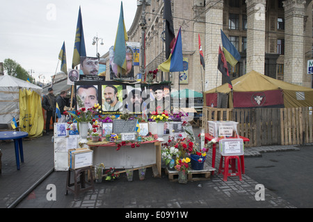 Avril 2014 à Maidan Nezalezhnosti (Майдан Незалежності : Ukrainien [maɪ̯dˈan ɛʒnosci nezal'],, Kiev, Ukraine. Banque D'Images