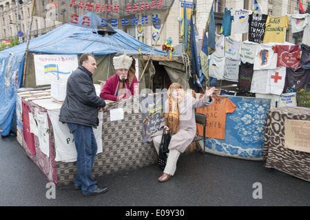 Avril 2014 à Maidan Nezalezhnosti (Майдан Незалежності : Ukrainien [maɪ̯dˈan ɛʒnosci nezal'],, Kiev, Ukraine. Banque D'Images