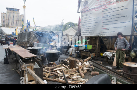 Avril 2014 à Maidan Nezalezhnosti (Майдан Незалежності : Ukrainien [maɪ̯dˈan ɛʒnosci nezal'],, Kiev, Ukraine. Banque D'Images